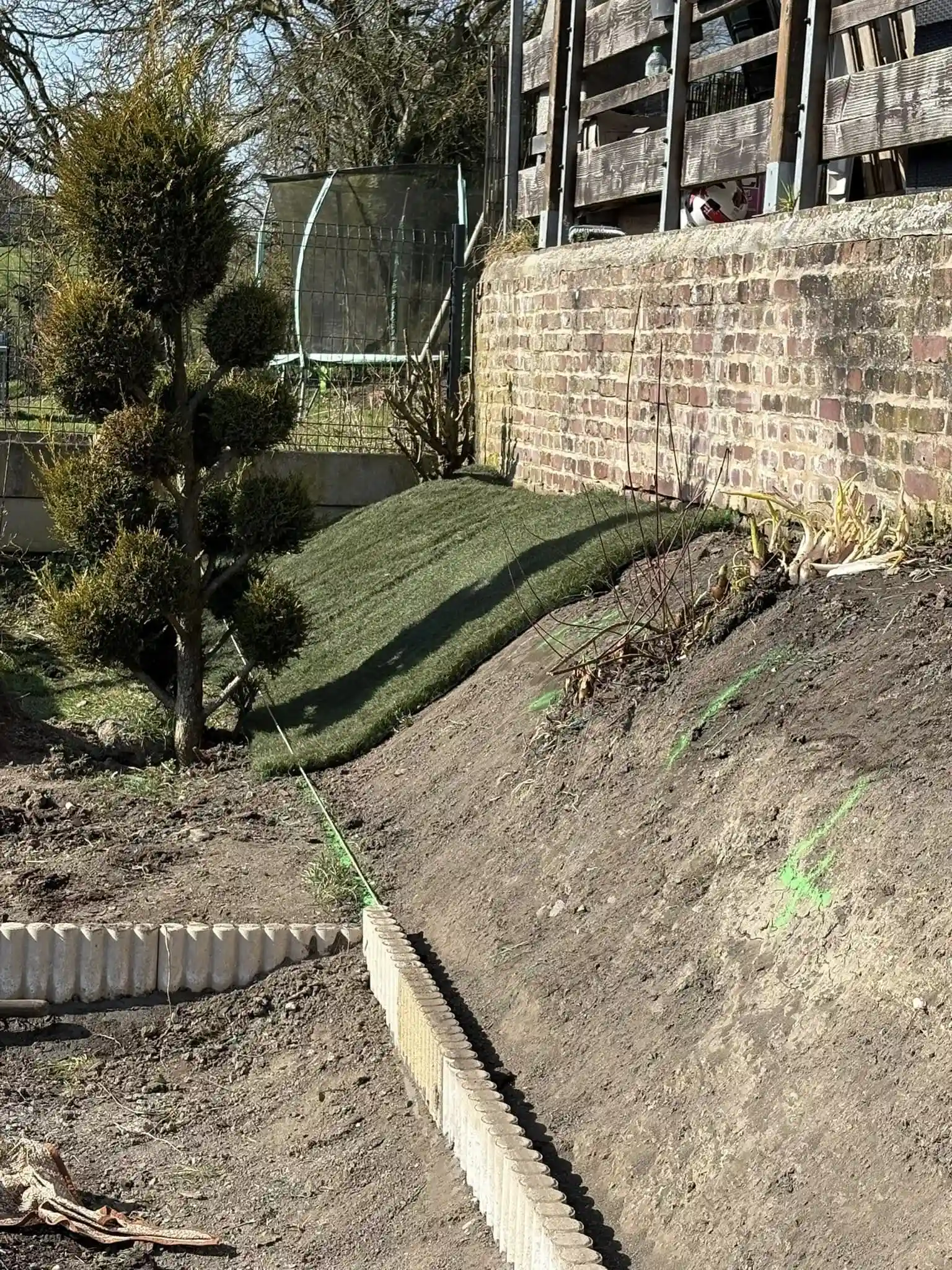 Pose de gazon synthétique – Rémy Multi Services – Paysagiste et travaux extérieurs à Lens Liévin Lille Arras Douai Pose de gazon synthétique - Rémy Multi Services - Paysagiste et travaux extérieurs à Lens Liévin Lille Arras Douai